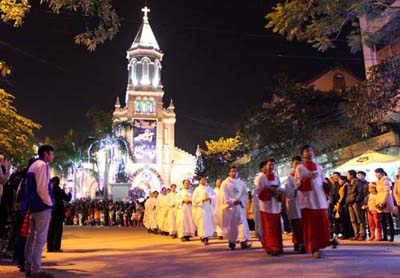 ชาวคริสต์ทั้งในและต่างประเทศฉลองเทศกาลคริสต์มาส